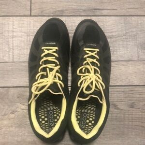 Ecco Biom performance comfort lace up athletic tennis shoes in black and yellow